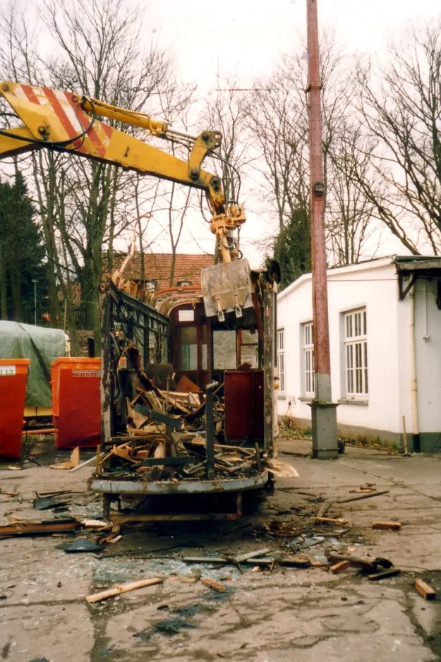 Hannover railcar 2 on the entrance square Hannoversches Straßenbahn-Museum  during scrapping (2004)