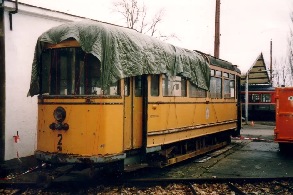 Hannover railcar 2 on the side track at Hannoversches Straßenbahn-Museum  seen from the side (2004)