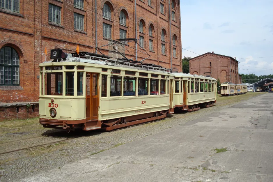 Hannover railcar 830 on the entrance square Hannoversches Straßenbahn-Museum (2008)