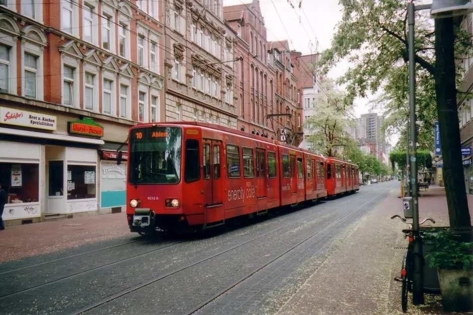 Hannover tram line 10 with articulated tram 6212 at Leinaustraße (2006)