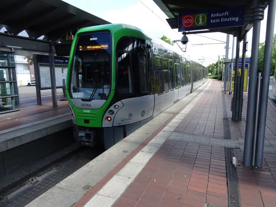 Hannover tram line 3 with articulated tram 3046 at Wettbergen (2024)