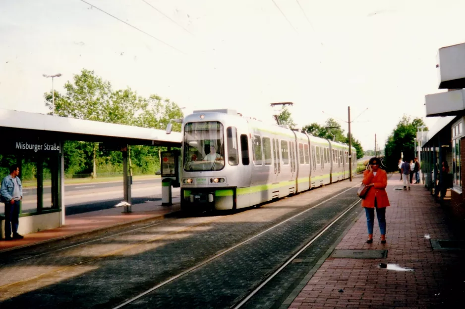 Hannover tram line 4 with articulated tram 2579 at Misburger Straße (2002)