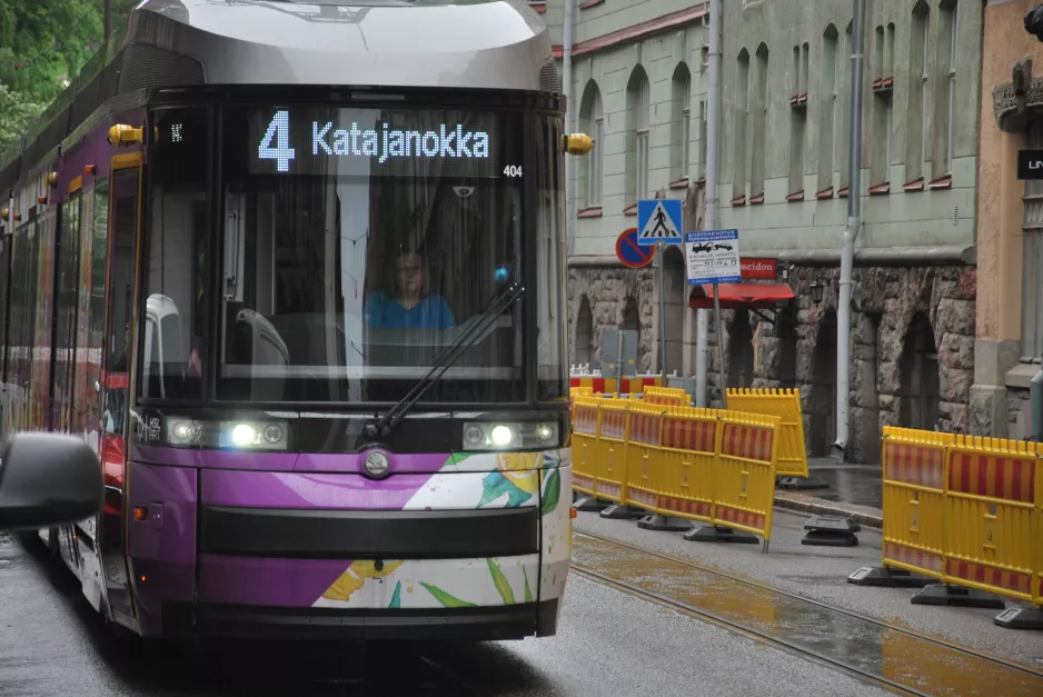 Helsinki tram line 4 with low-floor articulated tram 404 on Aleksanterinkatu (2019)