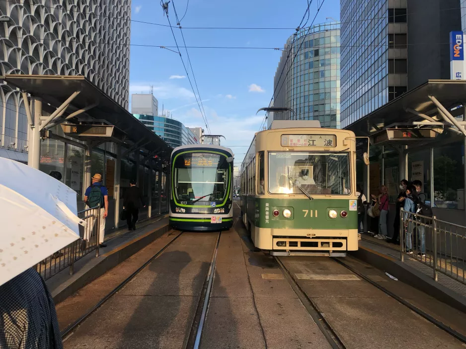 Hiroshima tram line 7 with articulated tram 1013 at Kamiyacho-nishi (2023)
