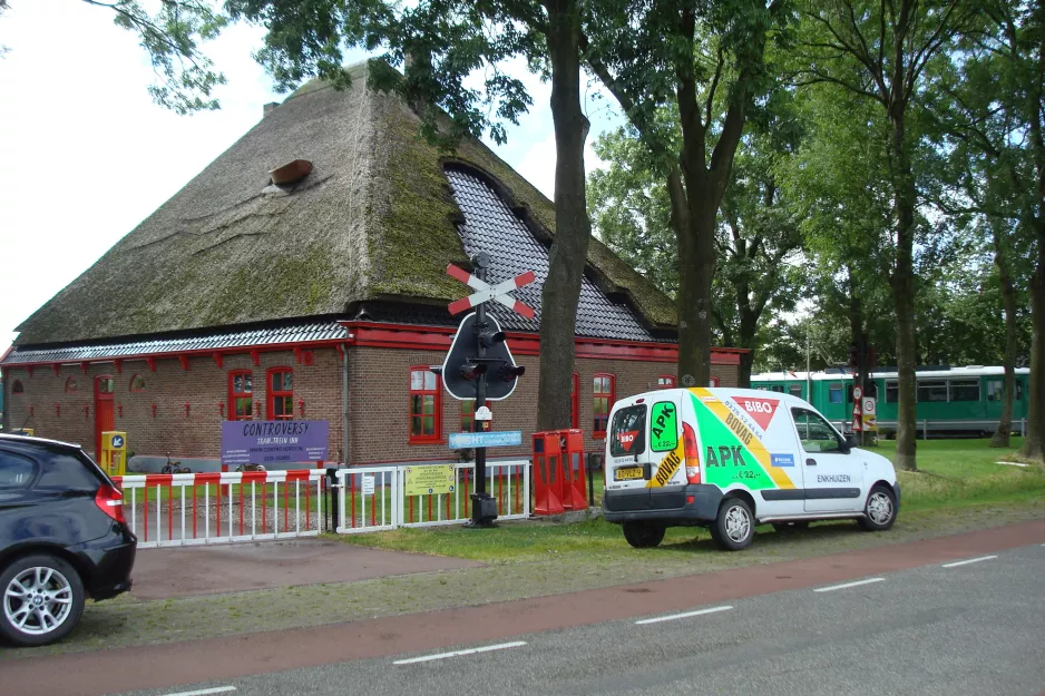 Hoogwoud in front of Hotellet Controversy Tram Inn (2014)