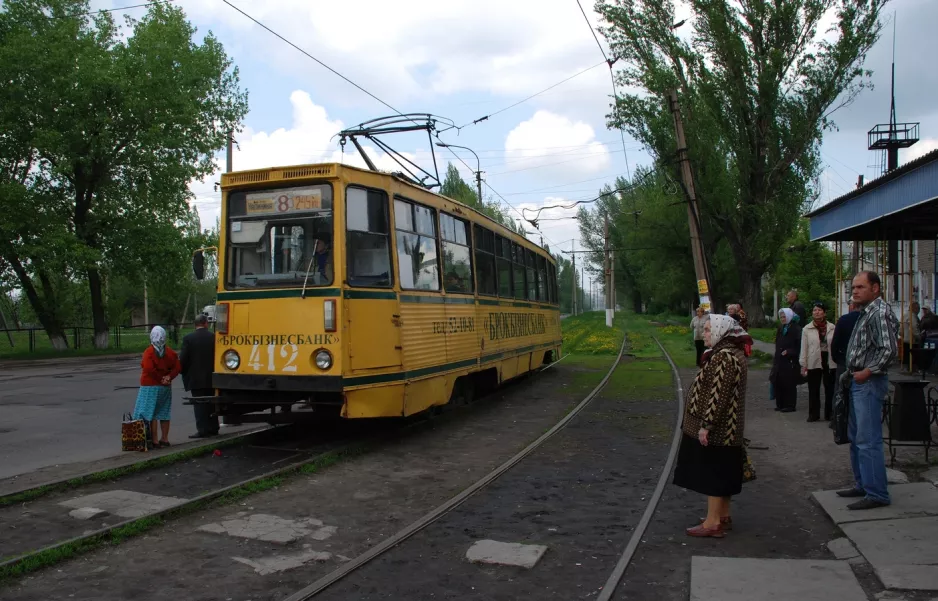 Horlivka tram line 8 with railcar 412 at Pivnichna prokhidna (2011)