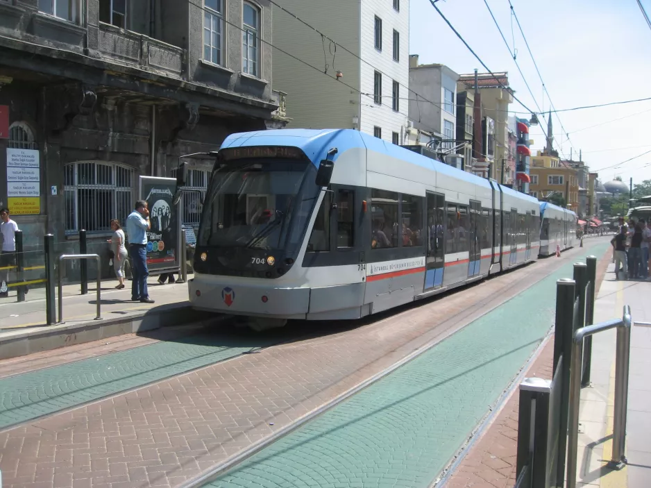 Istanbul regional line T1 with low-floor articulated tram 704, side view Çemberlitaş (2008)