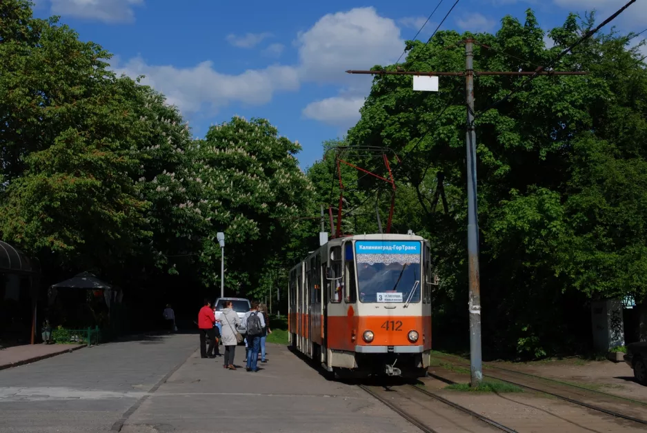 Kaliningrad tram line 3 with articulated tram 412 on Festivalnaya Alleya (2012)