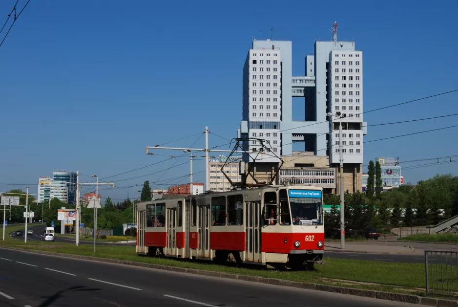 Kaliningrad tram line 5 with articulated tram 602 on Moskoskiy Prospekt (2012)
