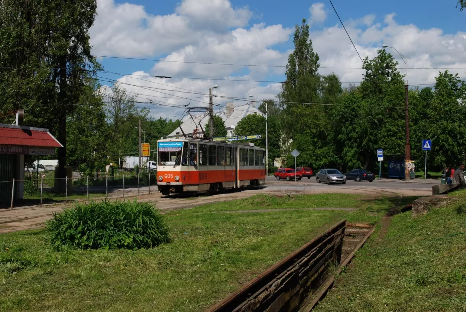 Kaliningrad tram line 5 with articulated tram 605 at Alleya Smelykh St (2012)