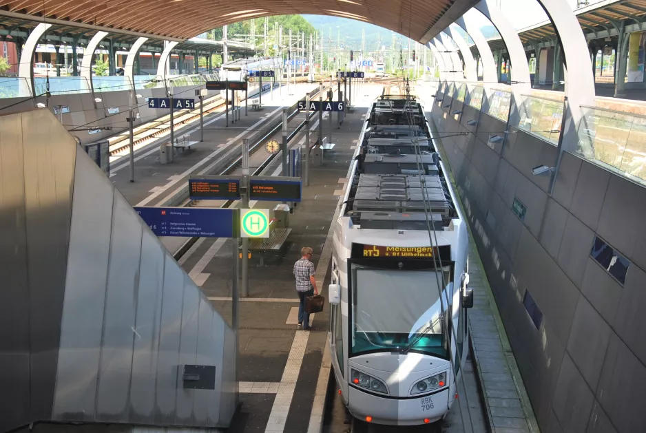 Kassel regional line RT5 with low-floor articulated tram 706 "Hänsel und Gretel" at Hauptbahnhof (2017)