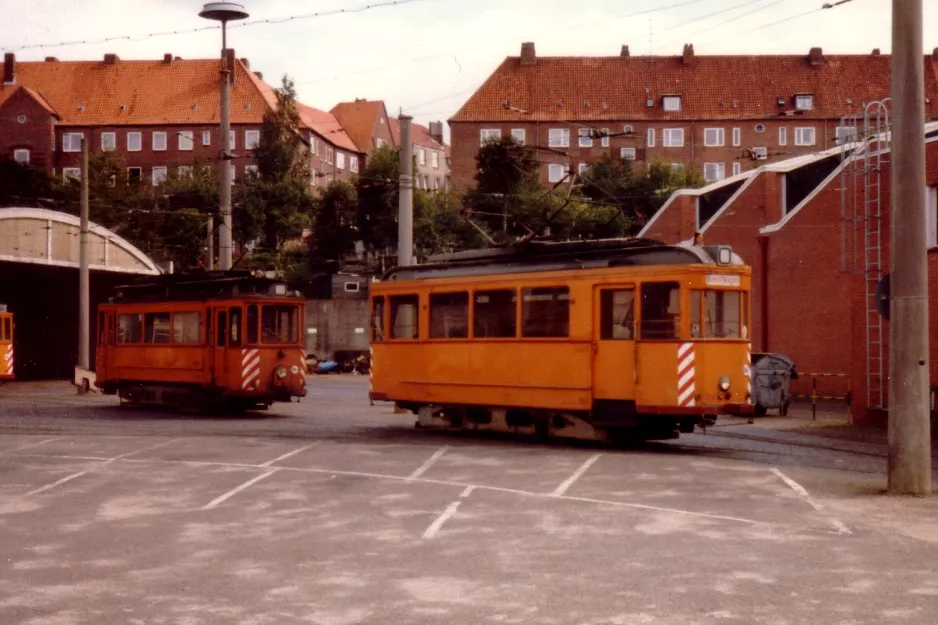 Kiel grinder car 354 in front of the depot Betriebshof Gaarden (1981)