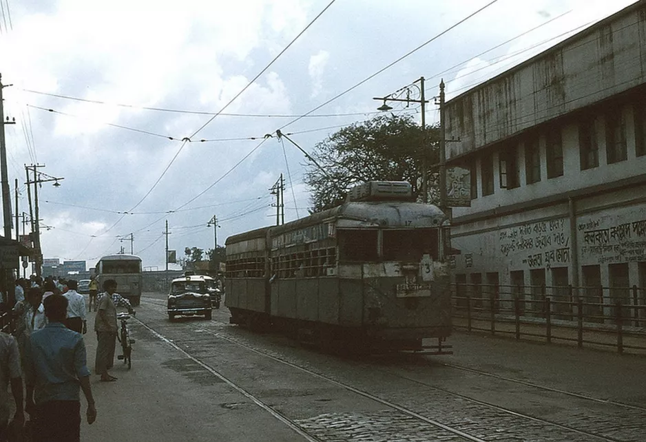 Kolkata tram line 3 near Shyambazar canal (1980)