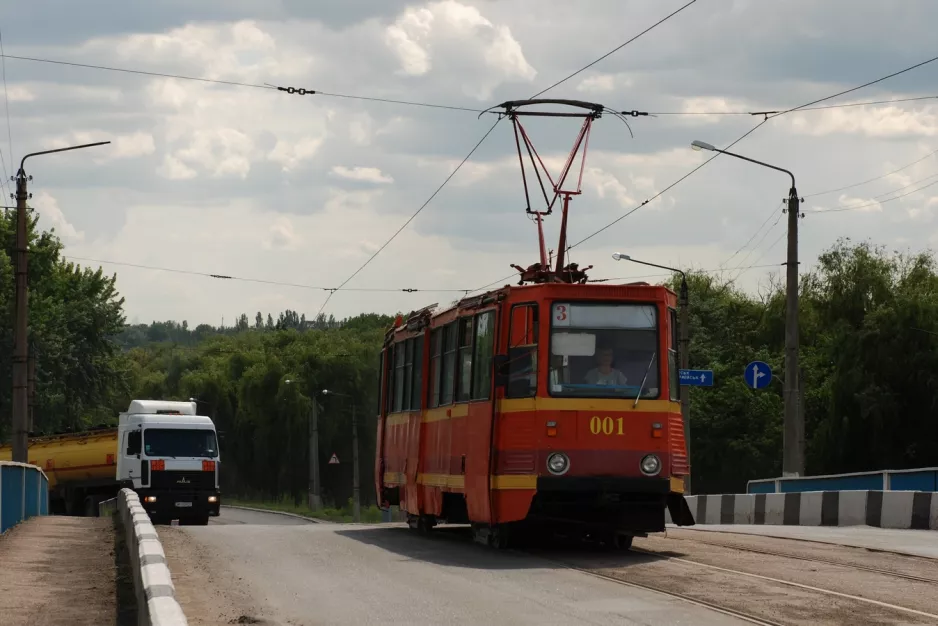 Kostiantynivka tram line 3 with railcar 001 on Yemelianova Street (2012)