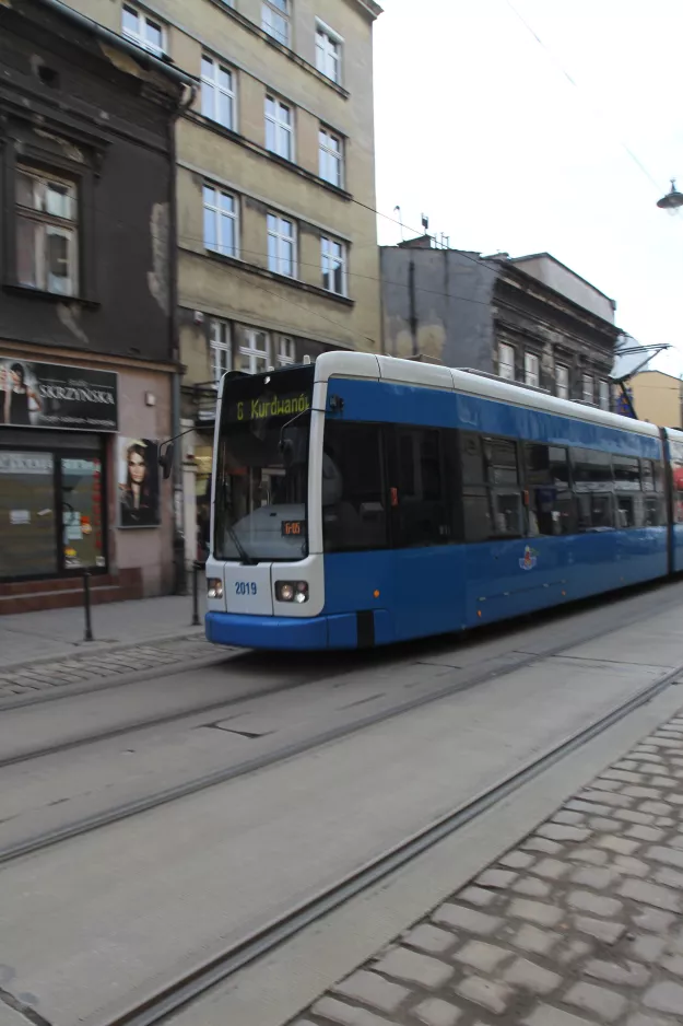 Kraków extra line 6 with low-floor articulated tram 2019 on Kalwaryjska (2011)