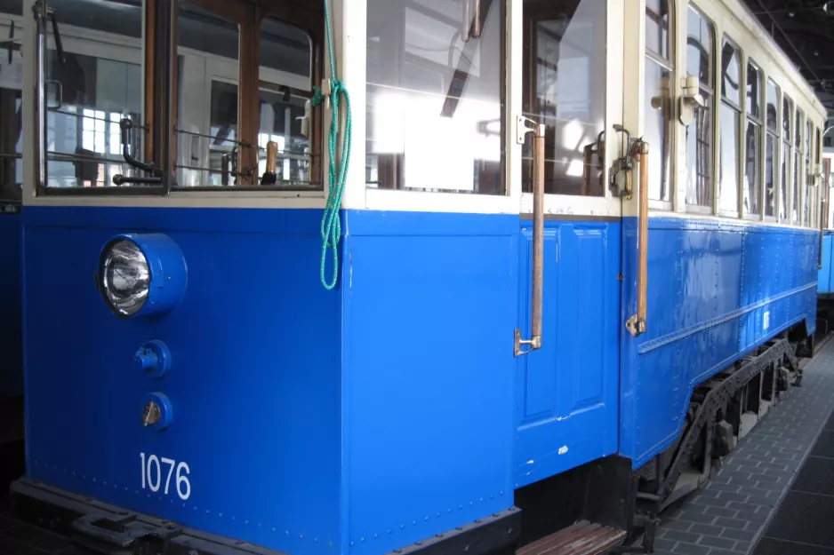 Kraków railcar 1076 on Muzeum Inźynierii Miejskiej (2011)