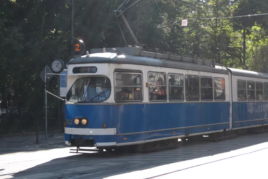 Kraków tram line 2 with articulated tram 152 on Juliana Dunajewskiego (2011)