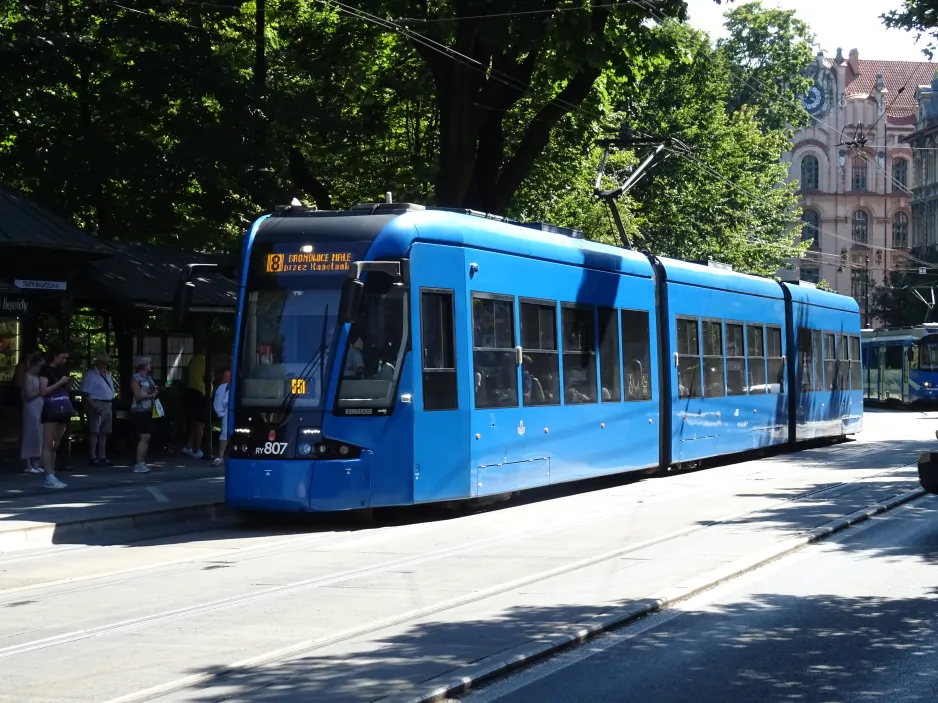 Kraków tram line 8 with low-floor articulated tram RY807 at Teatr Bagatela (2024)