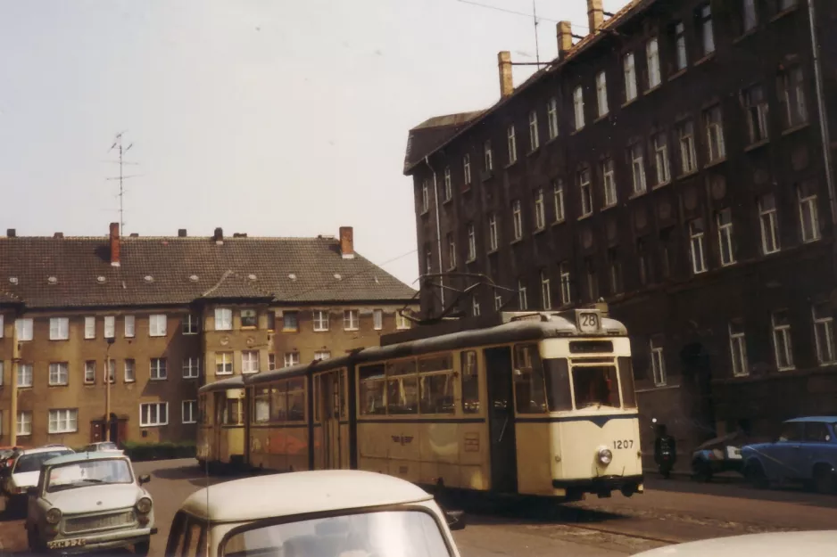 Leipzig extra line 28 with articulated tram 1207 at Eli-Voigt Straße (1990)