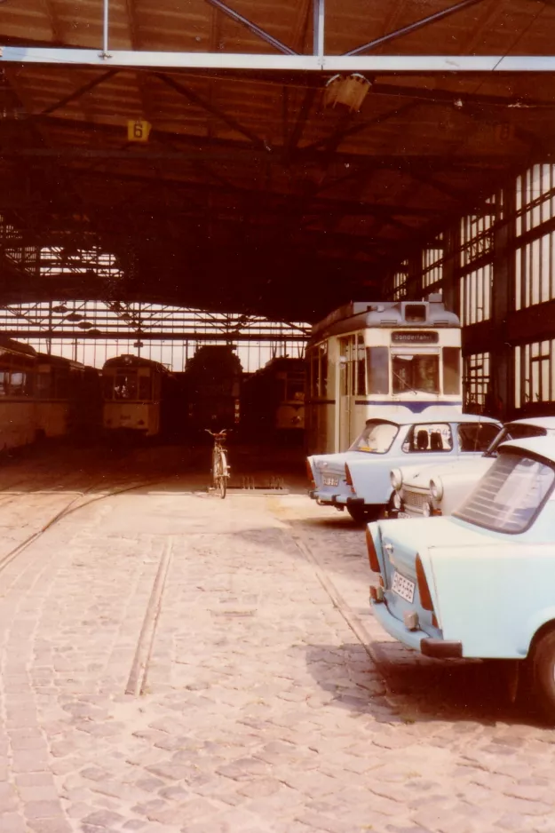 Leipzig railcar 5242 inside the depository Georg-Schumann Straße (1990)