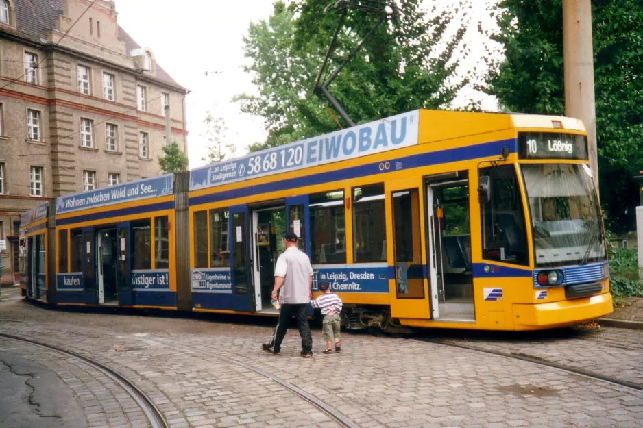 Leipzig tram line 10 with low-floor articulated tram 1148 "Christian Fürchtegott Gellert" at Wahren Pater-Aurelius Platz (2001)