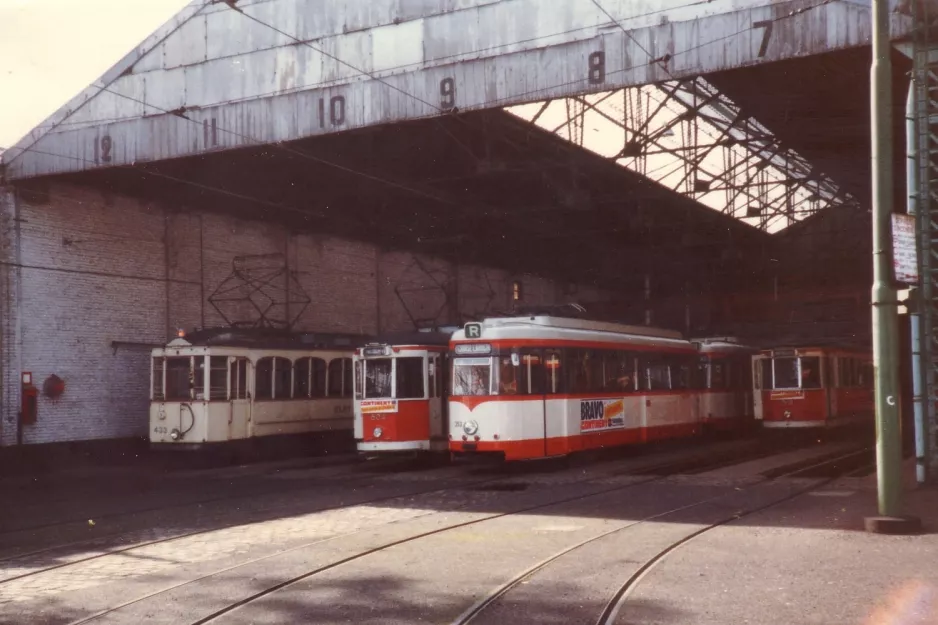 Lille railcar 433 inside the depot Saint Maur (1981)