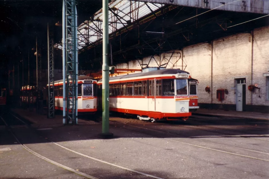 Lille railcar 513 inside the depot Saint Maur (1981)