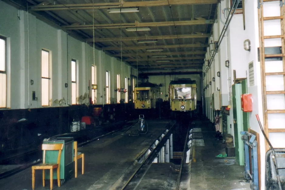 Linz railcar XV inside the depot Pöstlingbergbahn (2004)