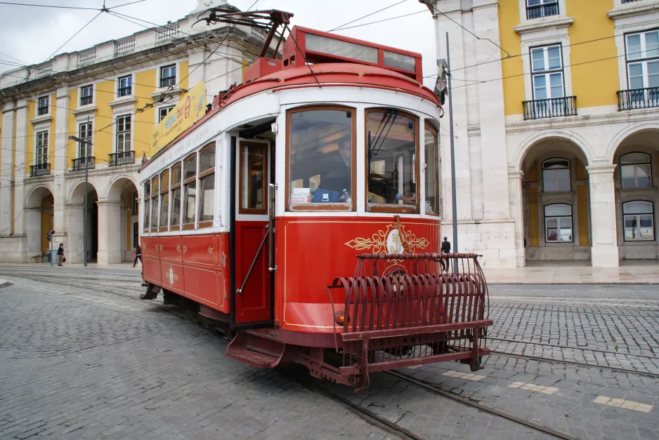 Lisbon Colinas Tour with railcar 5 on Praça do Cormércio (2013)