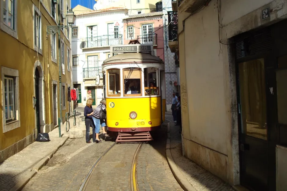 Lisbon tram line 28E with railcar 574 at Calçade de São Vicente (2008)