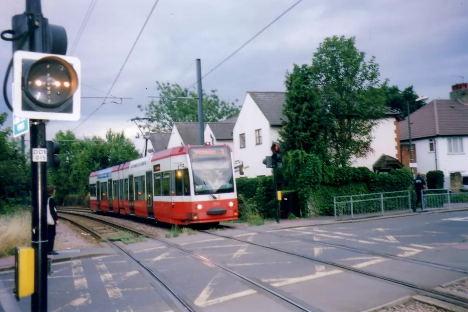 London tram line 3 with low-floor articulated tram 2514 near Dundonald Road (2006)