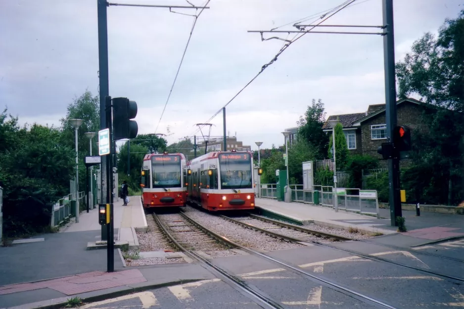 London tram line 3 with low-floor articulated tram 2541 at Dundonald Road (2006)