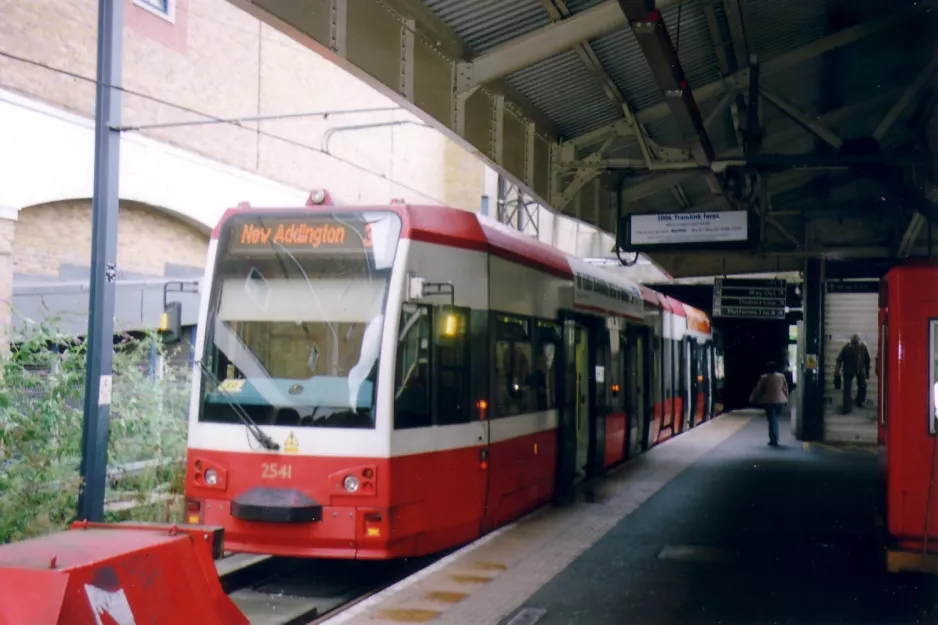 London tram line 3 with low-floor articulated tram 2541 at Wimbledon (2006)