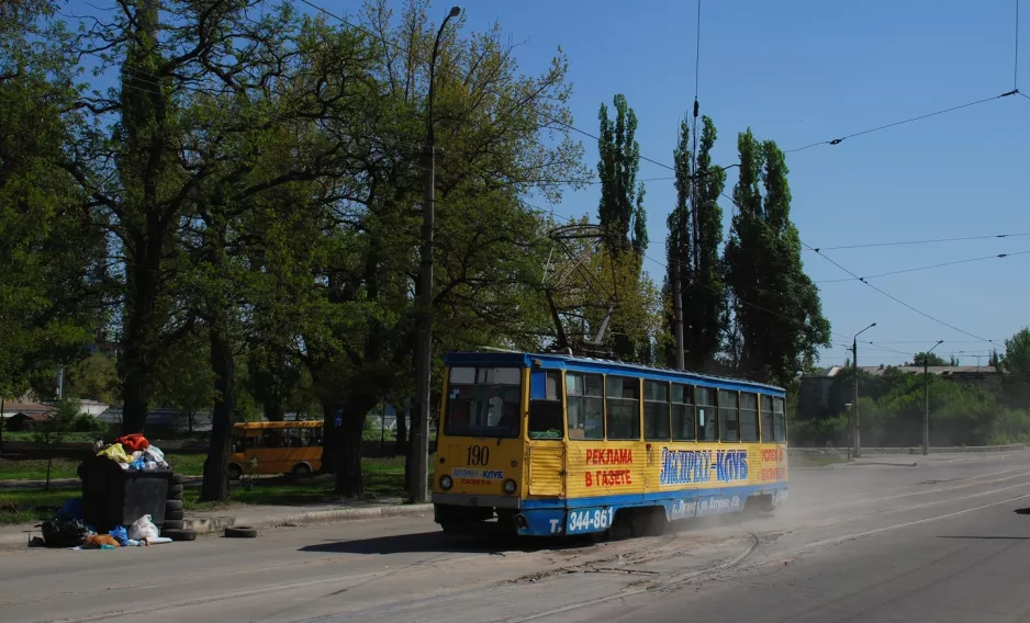 Luhansk tram line 1 with railcar 190 on Frunze Ulitsa (2011)