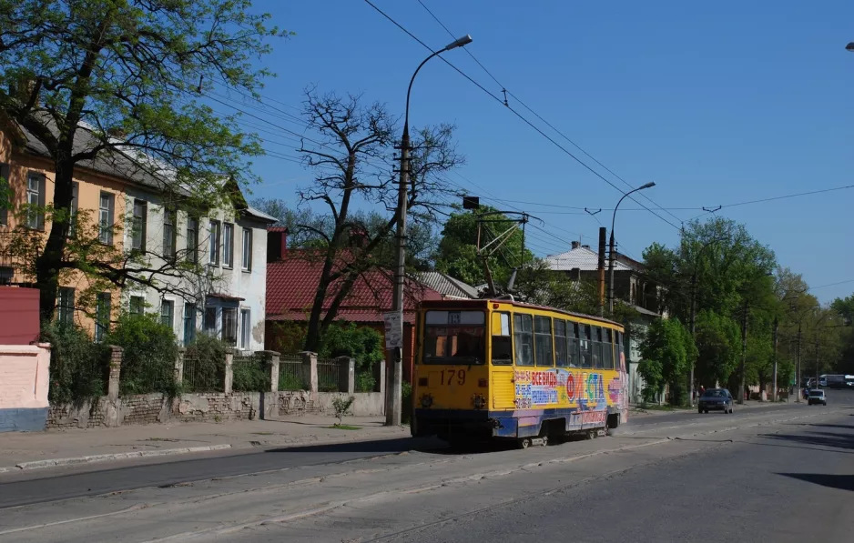 Luhansk tram line 13 with railcar 179 on Kirova Ulitsa (2011)