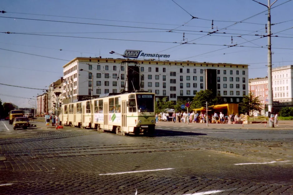 Magdeburg tram line 9 with railcar 1276 in the intersection Breiter Weg/Wilhelm-Pieck-Allee (Ernst-Reuter-Allee) (1990)