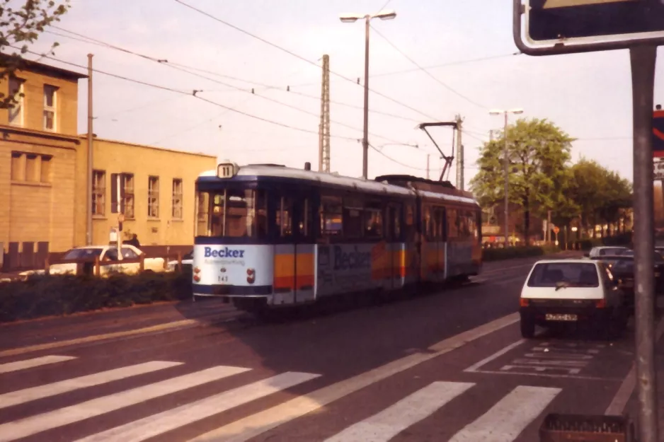 Mainz tram line 51 with articulated tram 243 on Kaiser-Wilhelm-Ring (1990)
