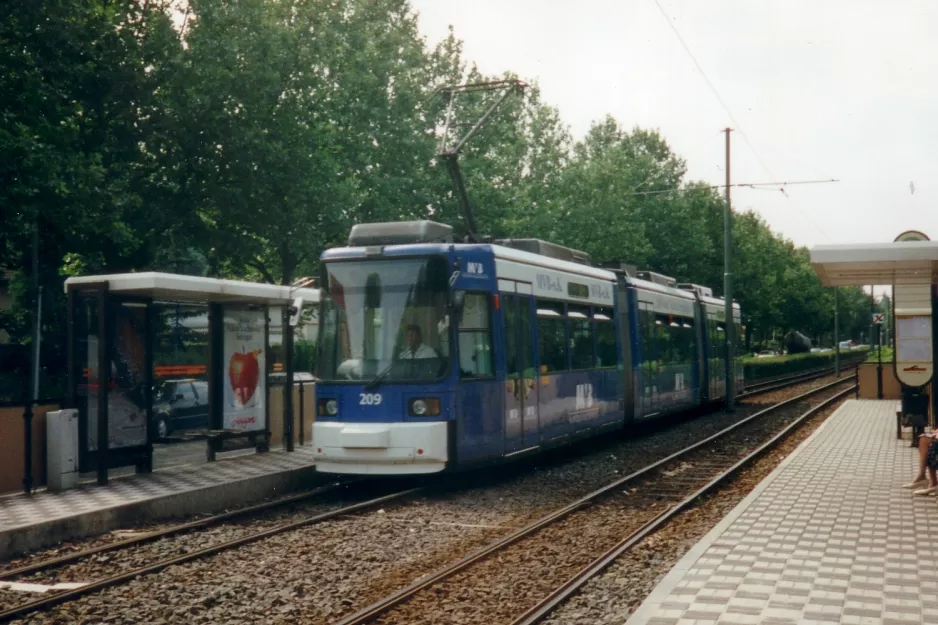 Mainz tram line 52 with low-floor articulated tram 209 at Hauptfriedhof/Blindenzentrum (1998)