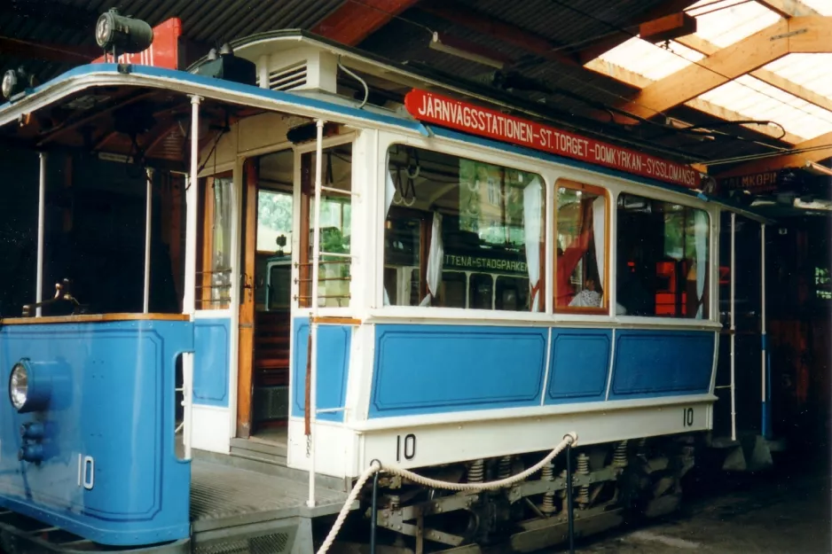 Malmköping railcar 10 inside Hall III (1995)