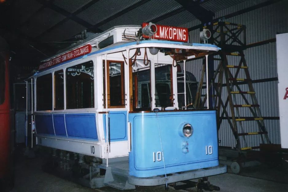 Malmköping railcar 10 inside Malmköping (2005)