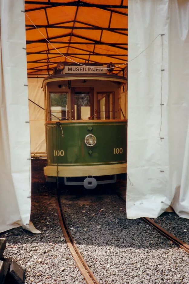 Malmö railcar 100 inside Teknikens och Sjöfartens Hus (1999)