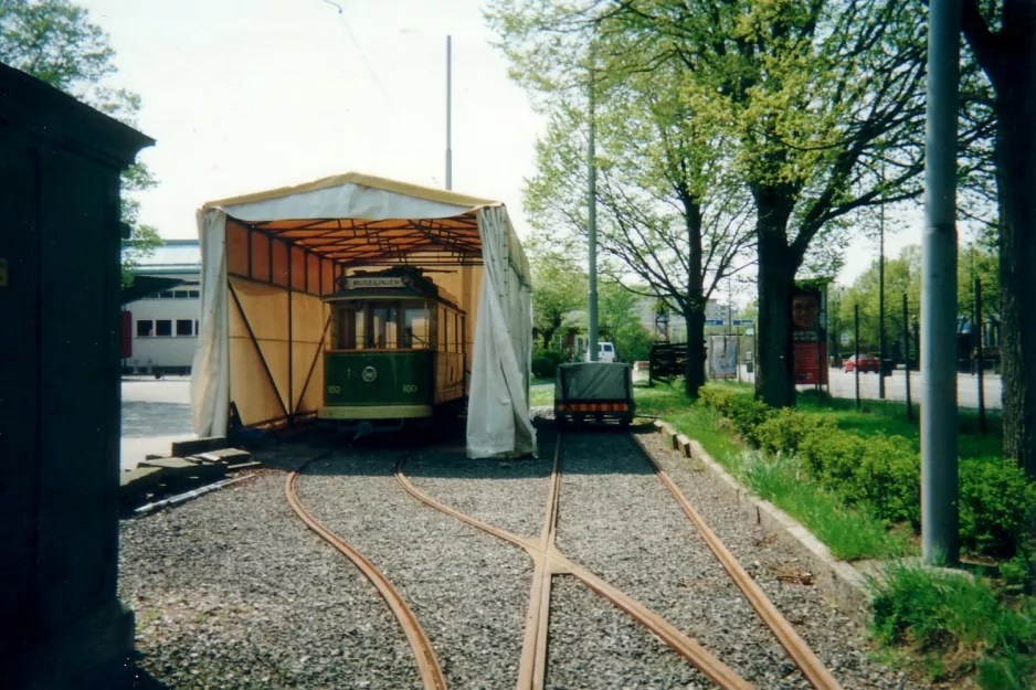 Malmö railcar 100 inside Teknikens och Sjöfartens Hus (2002)