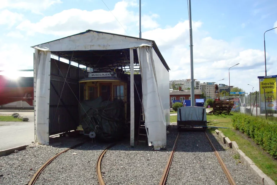 Malmö railcar 100 inside Teknikens och Sjöfartens Hus (2009)