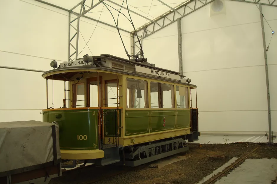 Malmö railcar 100 inside Teknikens och Sjöfartens Hus (2015)