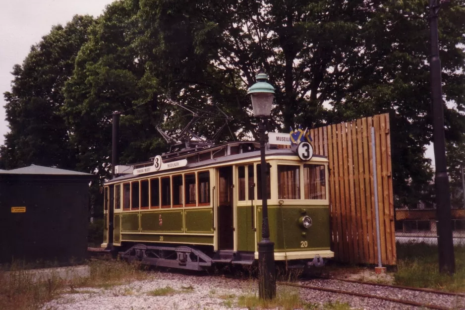 Malmö railcar 20 on the side track at Teknikens och Sjöfartens Hus (1990)