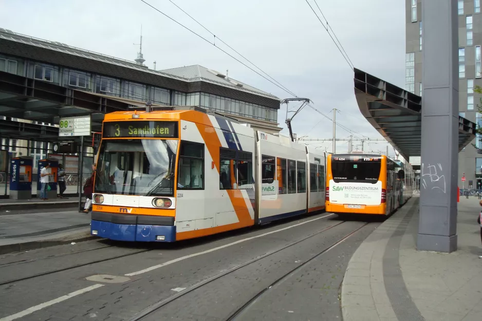 Mannheim tram line 3 with low-floor articulated tram 2204 at MA Hauptbahnhof (2016)