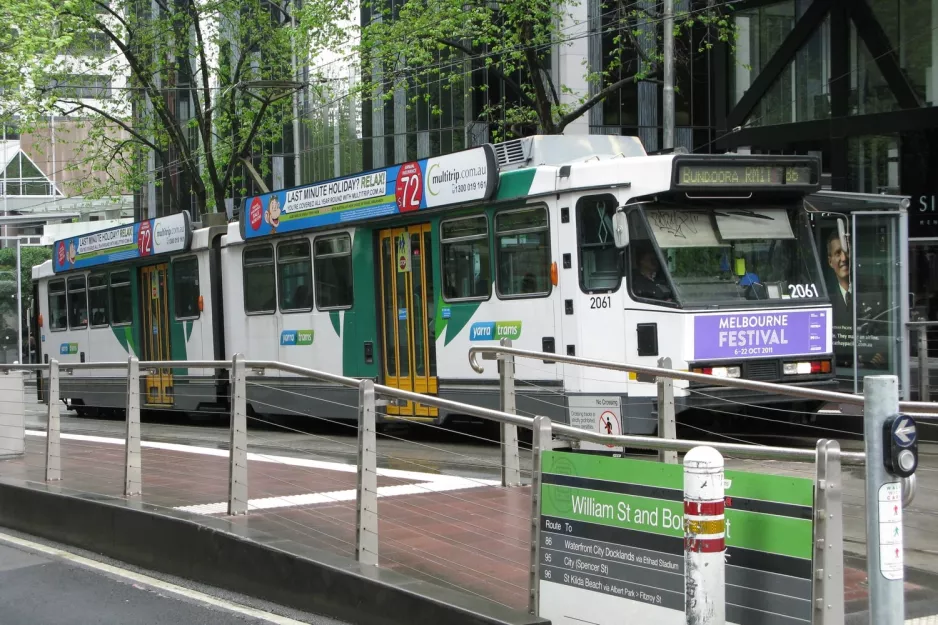 Melbourne tram line 86) with articulated tram 2061 at Bourke St / William St (2011)