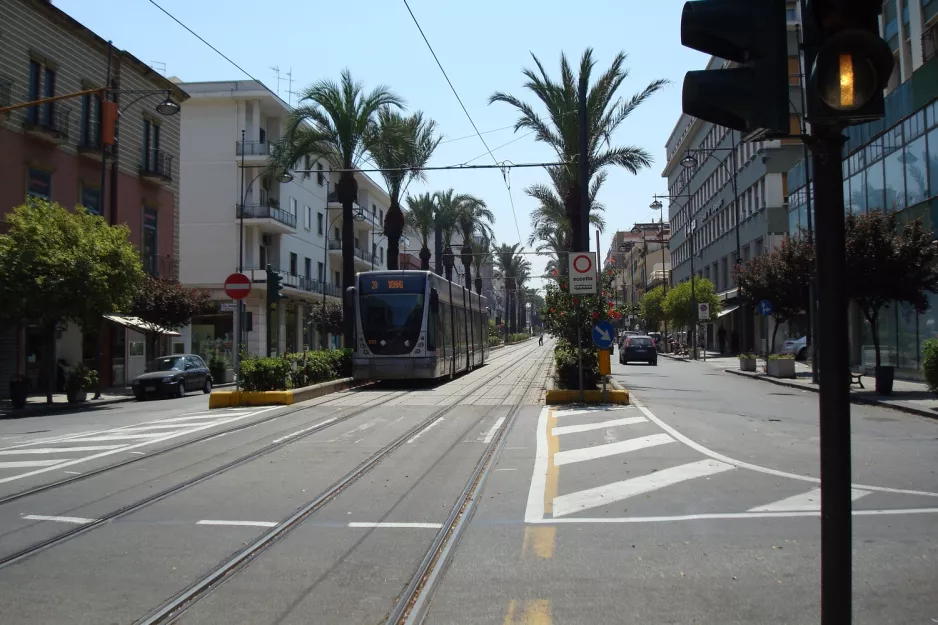 Messina tram line 28 with low-floor articulated tram 05T on Cairoli (2009)