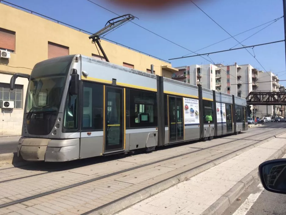 Messina tram line 28 with low-floor articulated tram 08T on Via Uberto Bonino (2017)