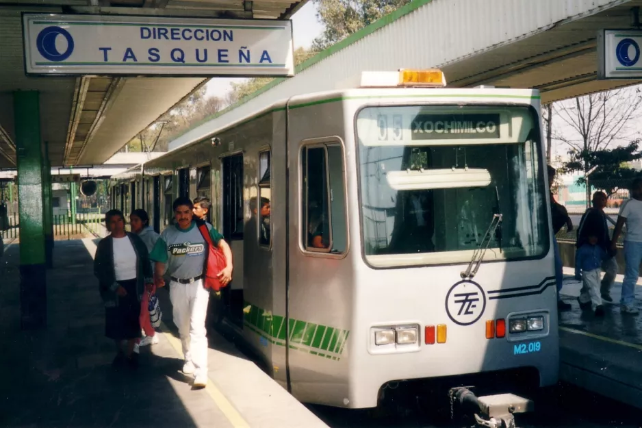 Mexico City tram line Tren Ligero (TL) with articulated tram 019 at Estano Azteca (2003)
